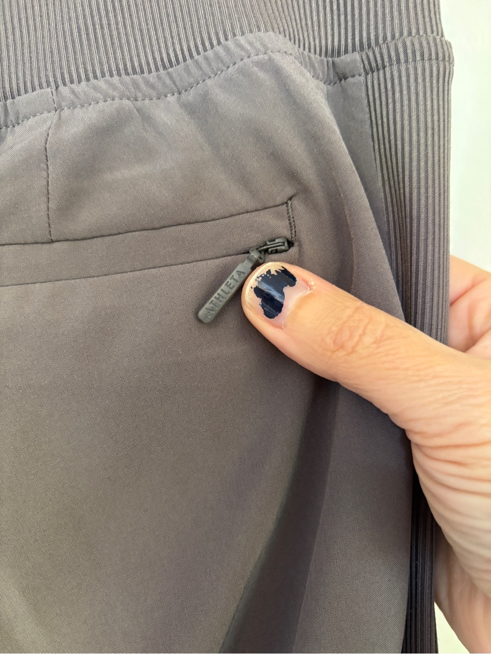 Athleta Brooklyn Ankle Pants Size 4 Grey Pull On Travel Silky Athleisure Slim - Picture 9 of 16